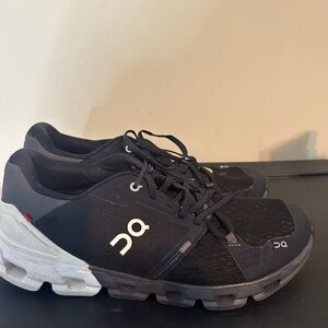 On CLOUD  CLOUDFLYER 4 MEN SZ 11 RUNNING SHOES BLACK WHITE